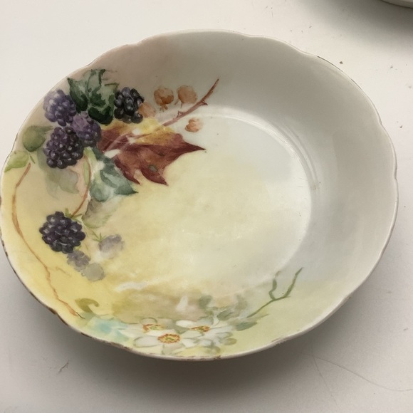 Vintage Fruit Plate and Four Fruit Bowls - Picture 8 of 16